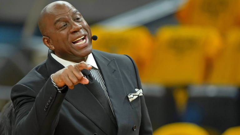 Magic Johnson se convierte en el cuarto atleta en alcanzar el estatus de multimillonario
